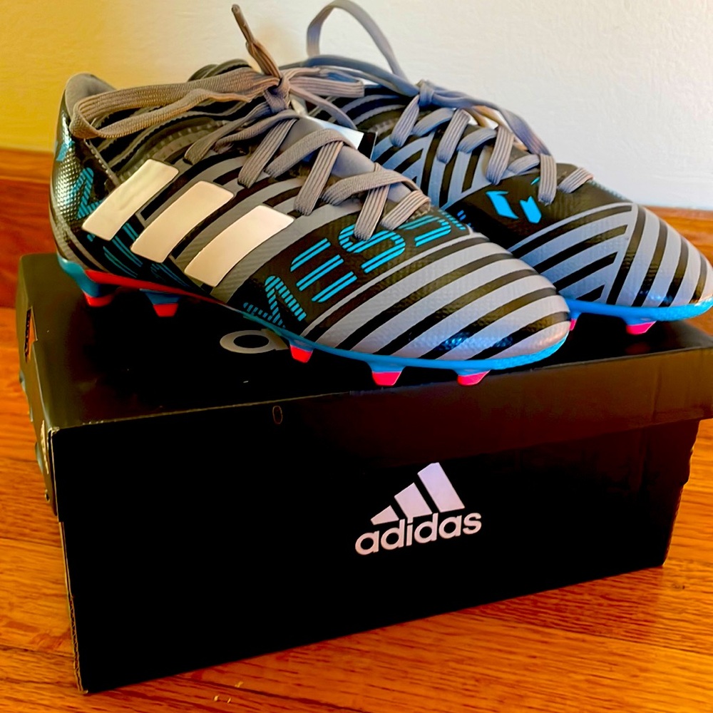 Brand new Adidas Nemeziz Messi 17.3 Soccer shoes.         Size 12k.